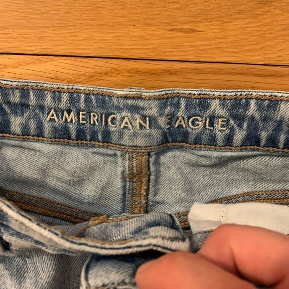American Eagle size 4 distressed mom jeans - Picture 3 of 4